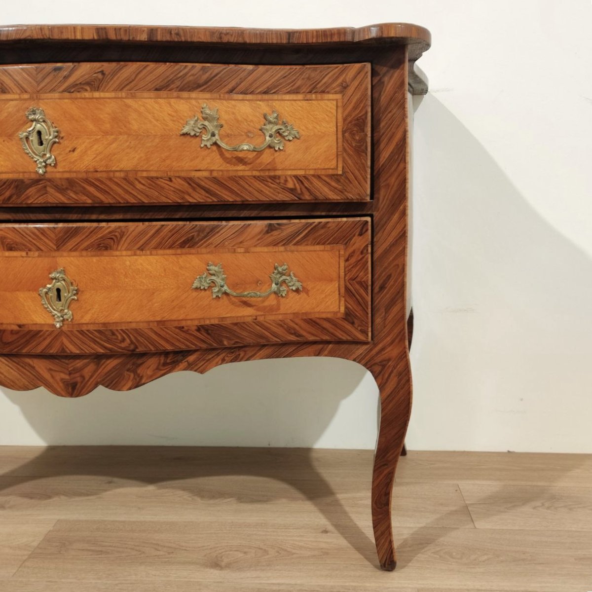18th Century Italian Chest Of Drawers Veneered With Fine Woods-photo-3