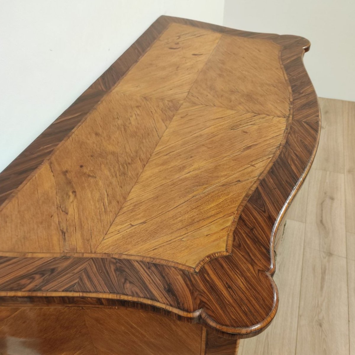 18th Century Italian Chest Of Drawers Veneered With Fine Woods-photo-6