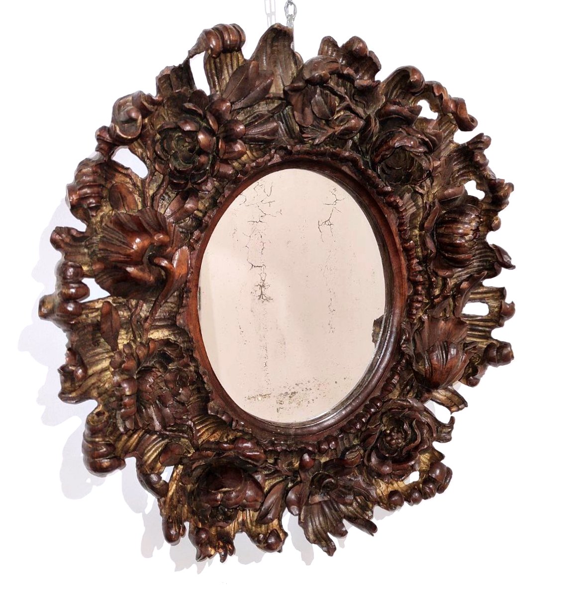 Cadre en bois sculpté de motifs floraux, fin du XIXe siècle.-photo-2