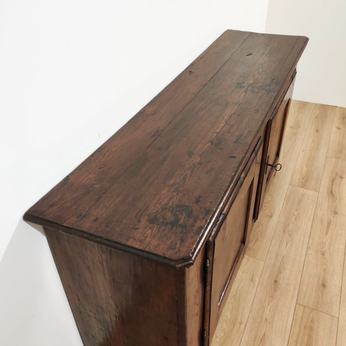 Buffet ancien en bois massif du XVIIIe siècle.-photo-5