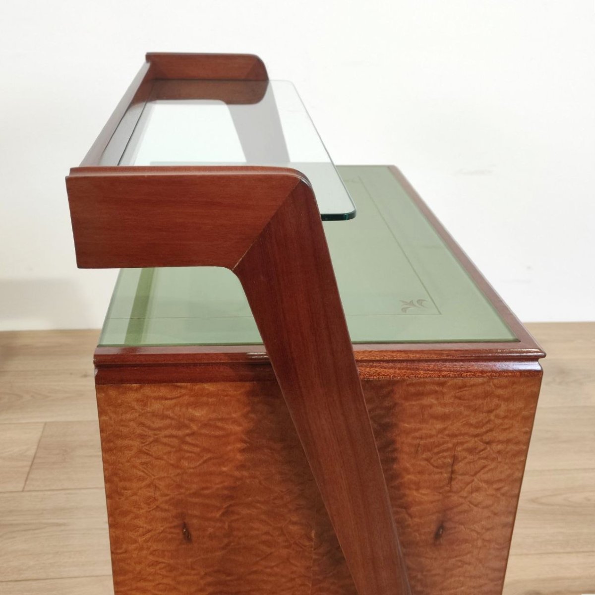 Pair Of Mahogany, Brass, And Glass Bedside Tables, Italy, 1950s-photo-3