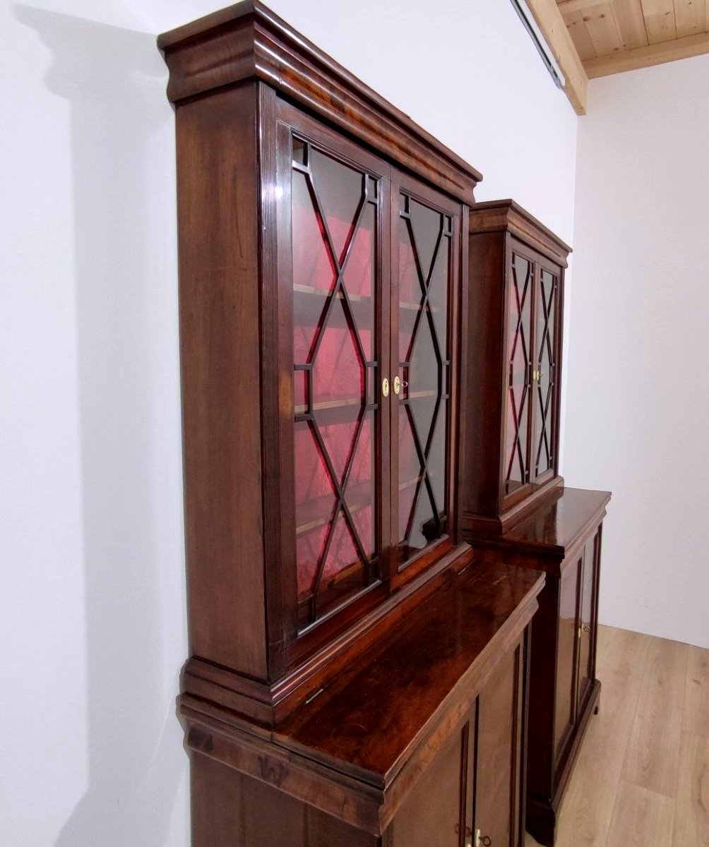 Paire de petites bibliothèques en noyer avec étagères coulissantes, Italie, XIXe siècle.-photo-3