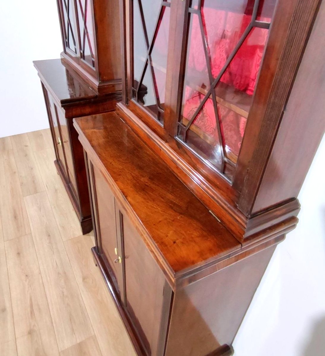 Paire de petites bibliothèques en noyer avec étagères coulissantes, Italie, XIXe siècle.-photo-4