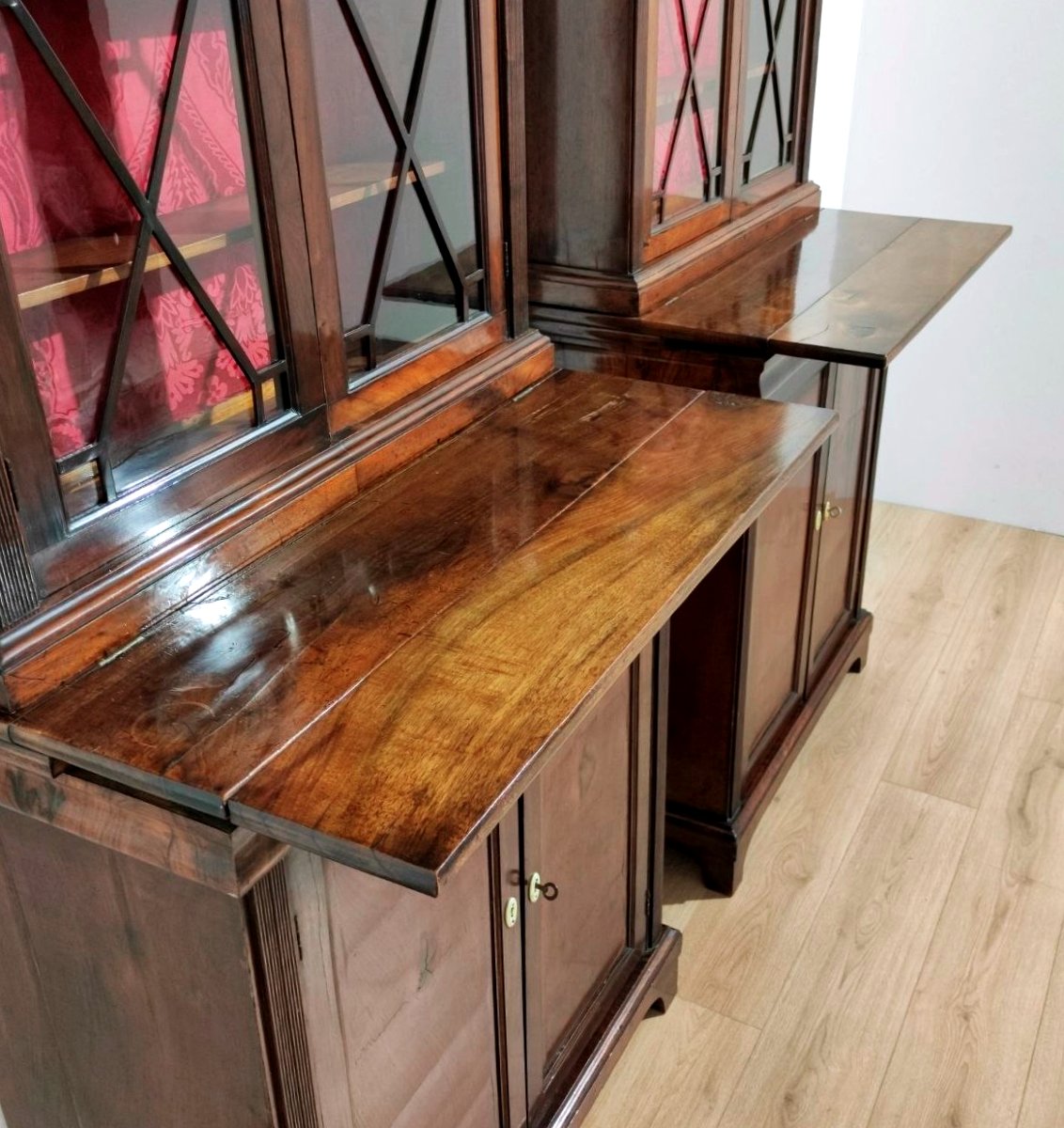 Paire de petites bibliothèques en noyer avec étagères coulissantes, Italie, XIXe siècle.-photo-2