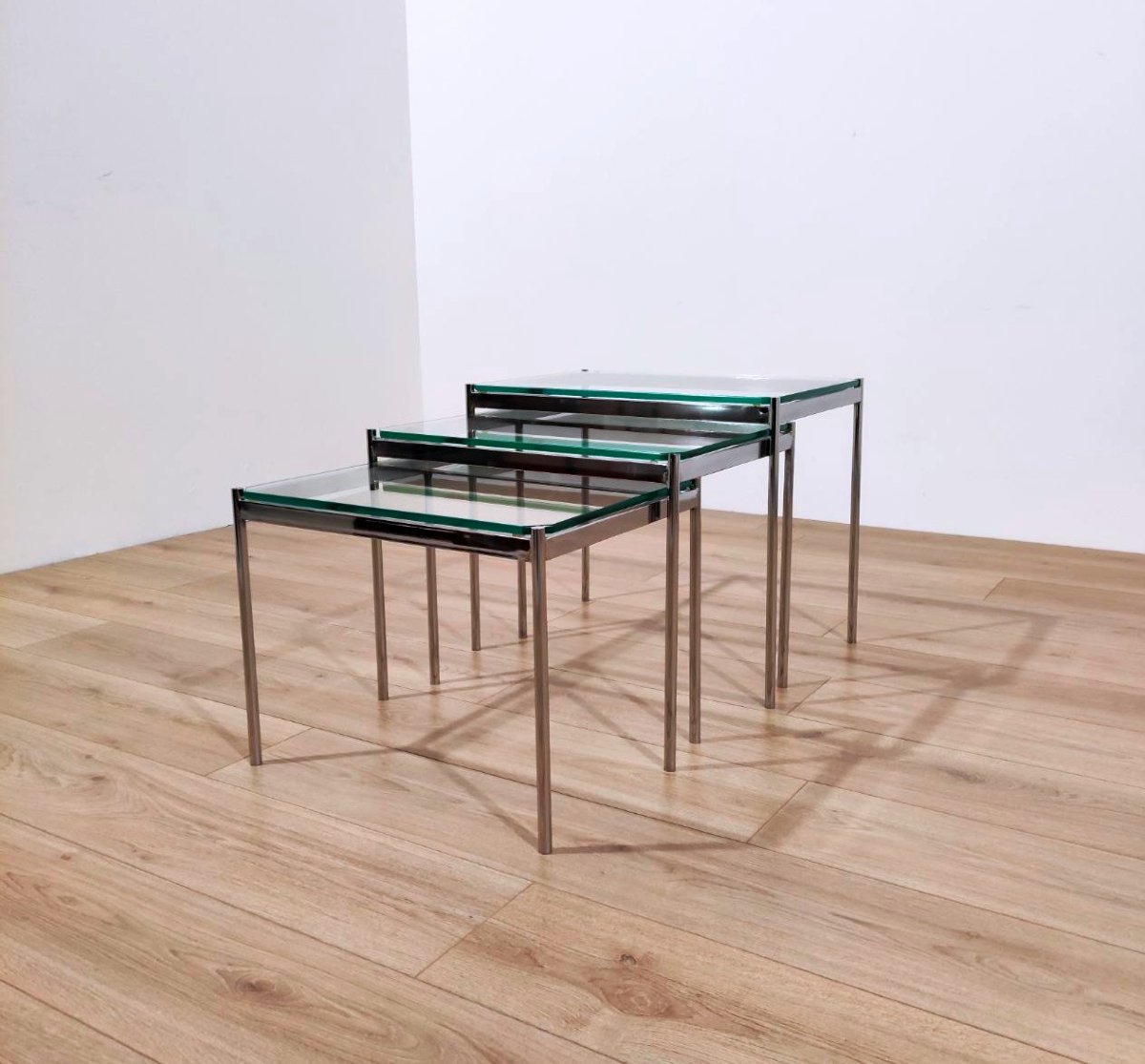 Ensemble de 3 tables gigognes en verre et métal chromé, années 1970-photo-2