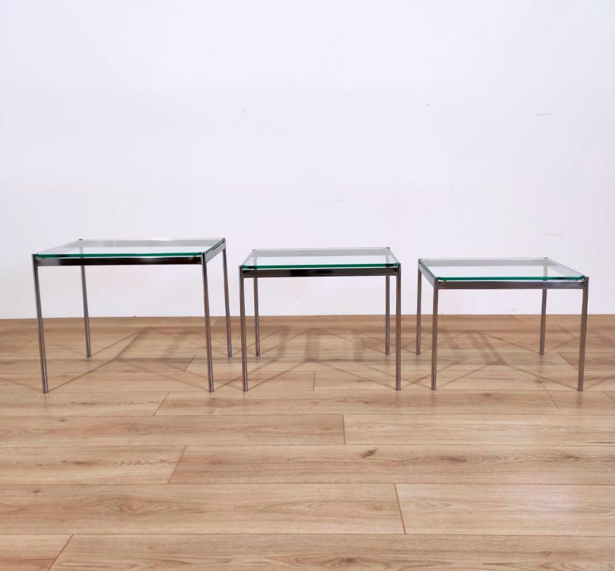 Ensemble de 3 tables gigognes en verre et métal chromé, années 1970-photo-1