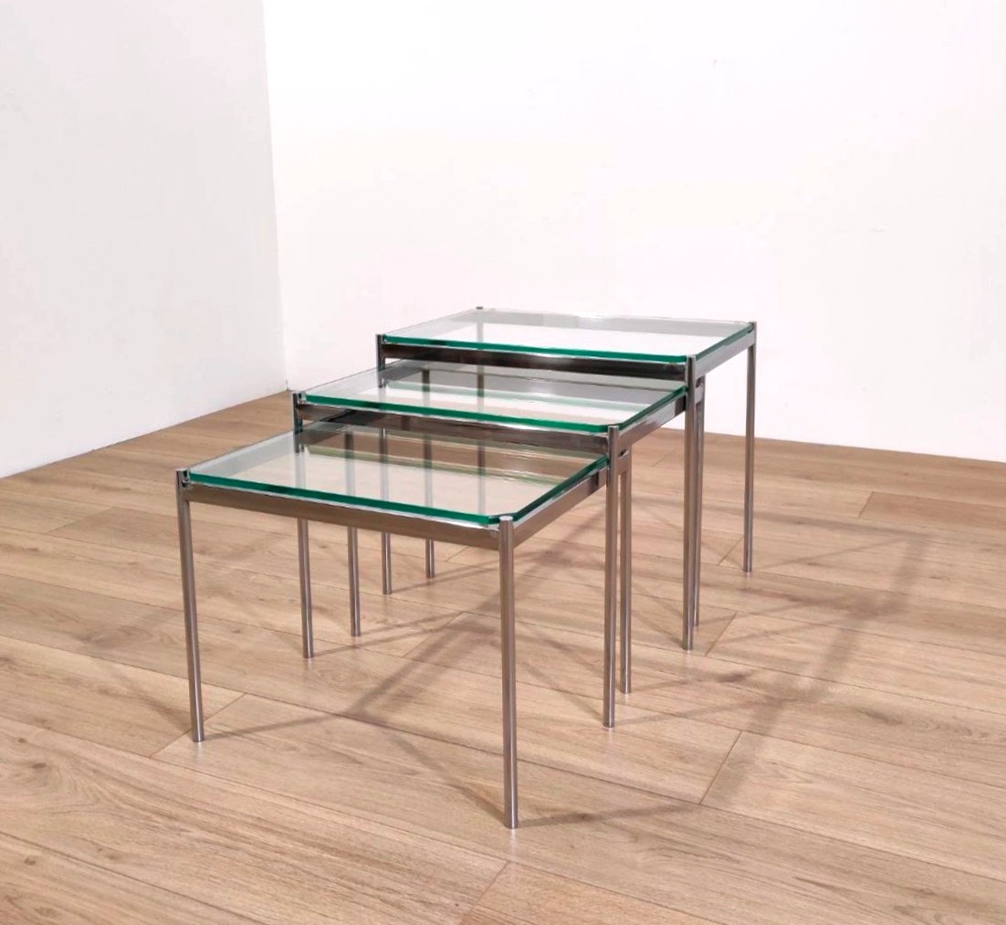 Ensemble de 3 tables gigognes en verre et métal chromé, années 1970