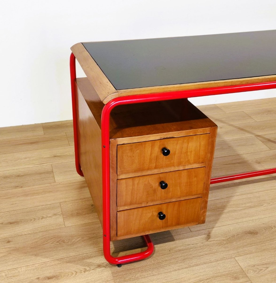 Bureau de style Bauhaus en métal tubulaire rouge, bois et verre, années 1950-photo-1