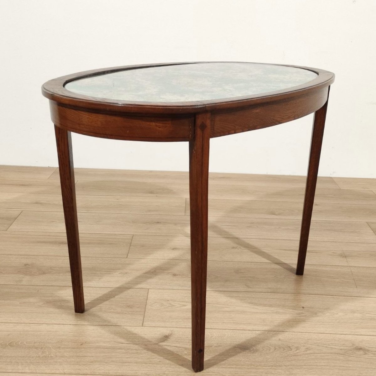 Table ovale en châtaignier recouverte d'un tissu à motifs floraux, Italie, début du XXe siècle-photo-1