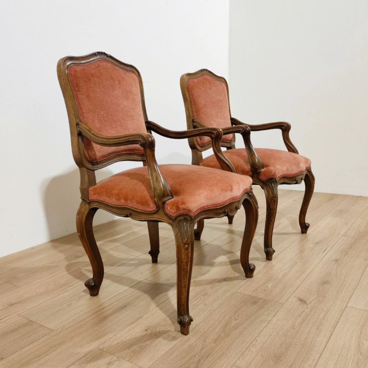 Paire de fauteuils en noyer de style Louis XV, XIXe siècle-photo-1