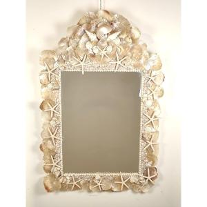 Cadre en coquillage miroir, fabriqué artisanalement, Italie, XXe siècle.
