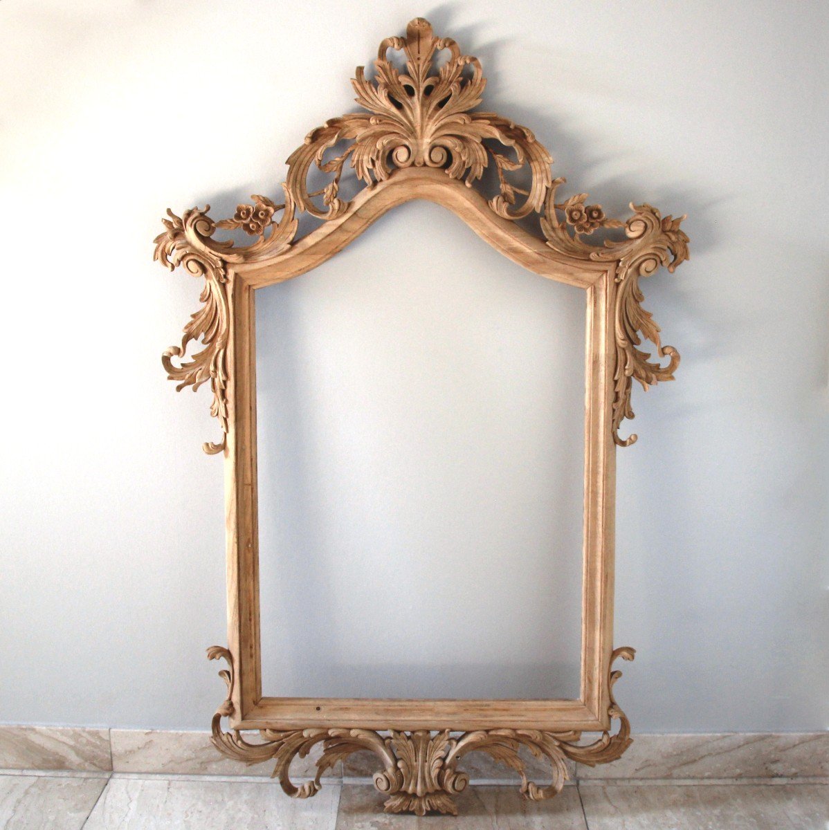 Cadre De Miroir Style Régence En Bois Sculpté à La Coquille 