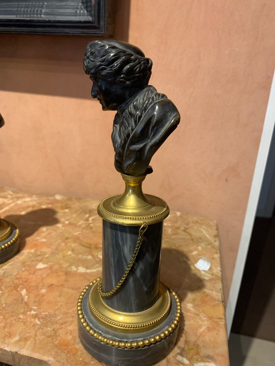 Belle Paire De Bronzes Representant Voltaire Et Rousseau Sur Pied En Marbre Gris-photo-3