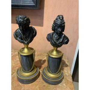Belle Paire De Bronzes Representant Voltaire Et Rousseau Sur Pied En Marbre Gris