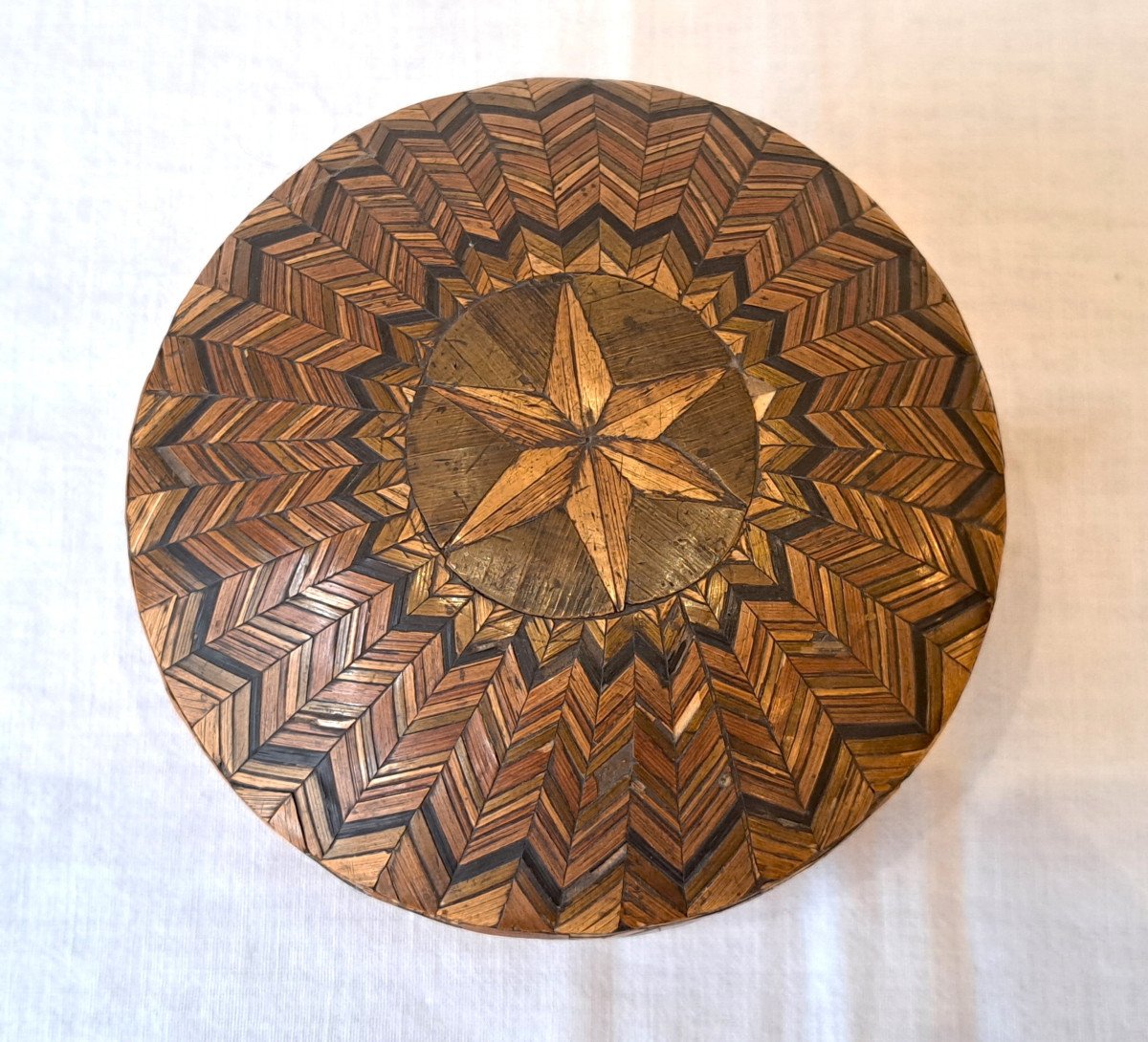 18th Century Large Round Box In Straw Marquetry -photo-4