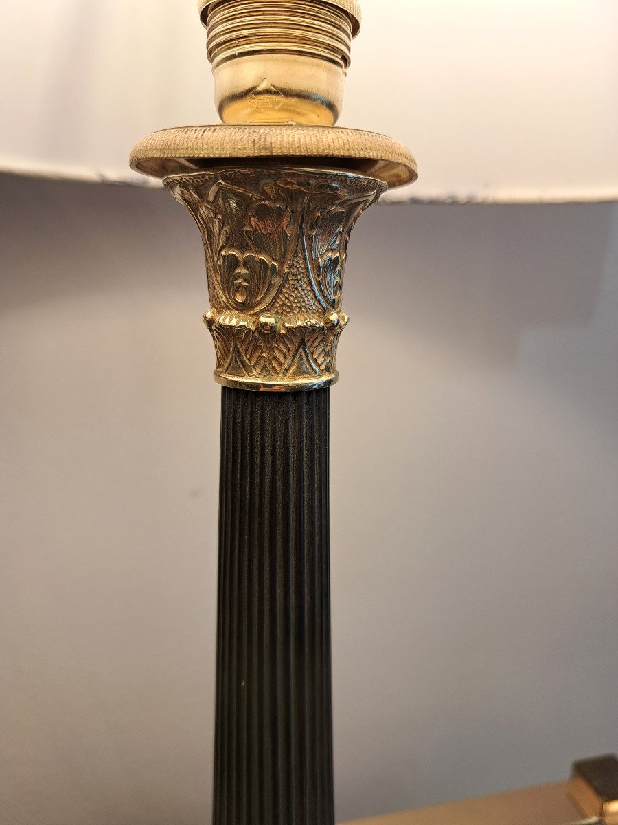 Paire De Bougeoirs en bronze patiné et doré d'époque Restauration montés en Lampes-photo-2