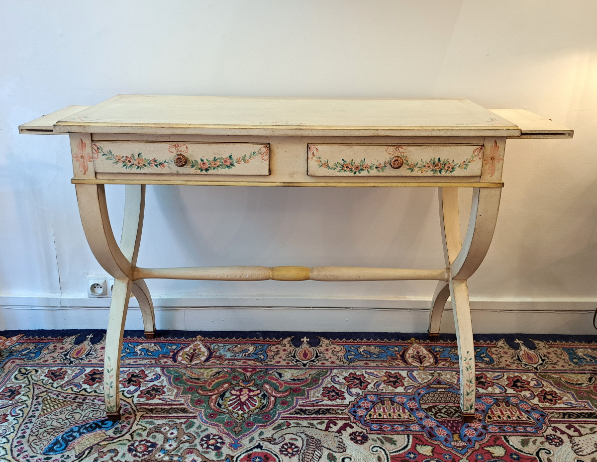 Painted Wooden Desk Decorated With Flower Garlands-photo-2