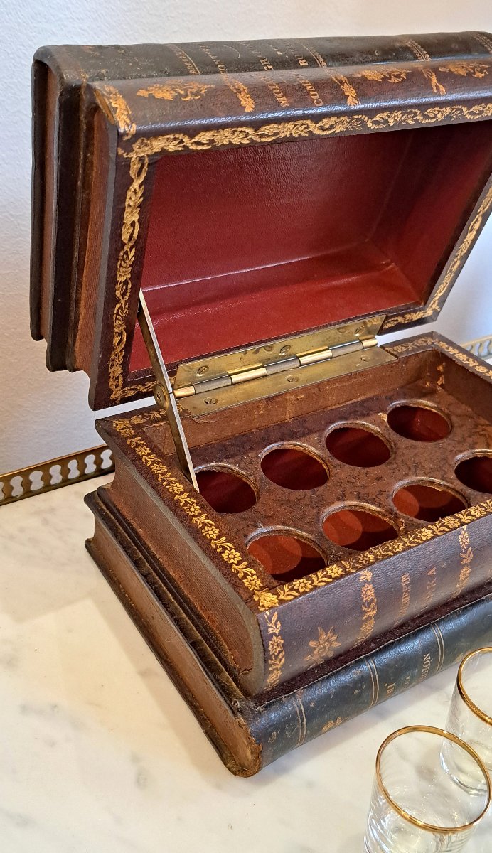 Cave à liqueur Trompe l’œil Pile de faux livres-photo-2