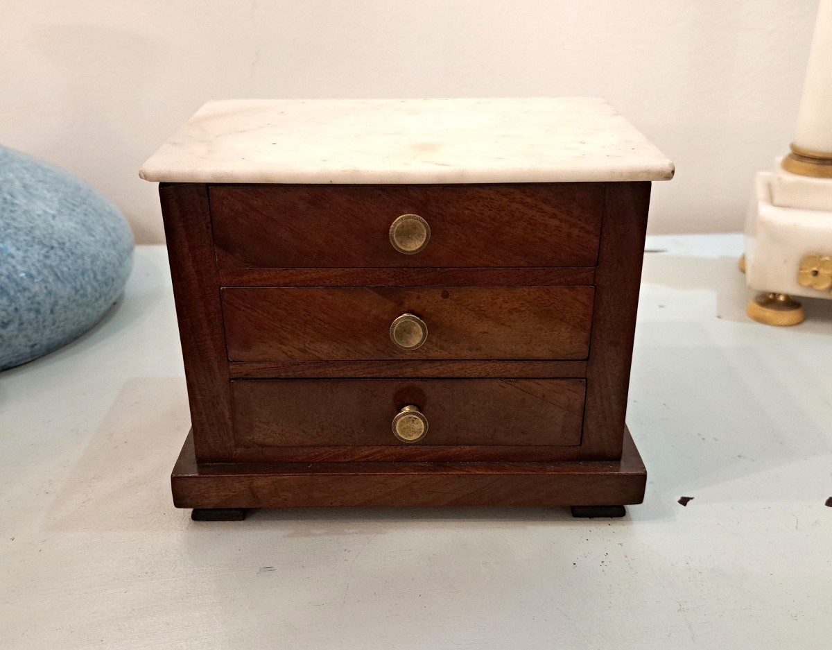 Commode miniature
