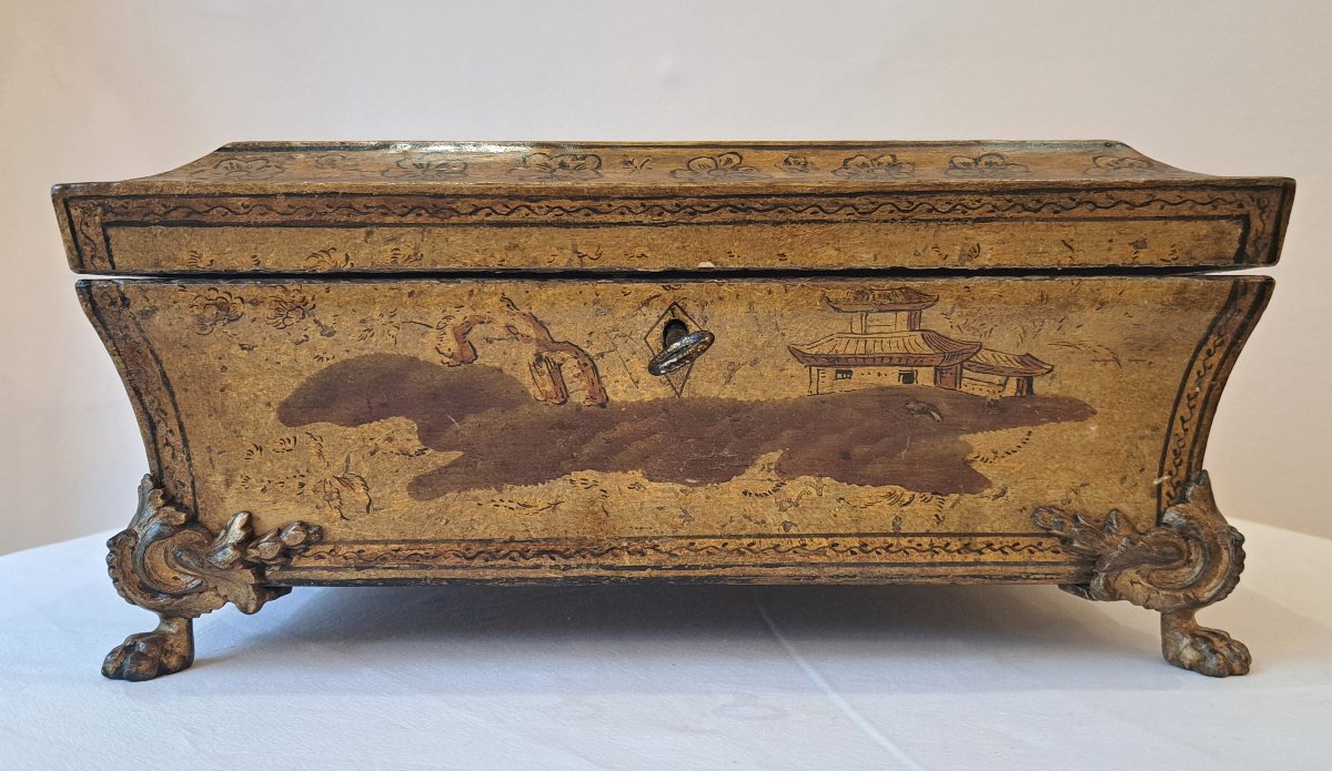 Early 19th Century Lacquered Wooden Box-photo-1