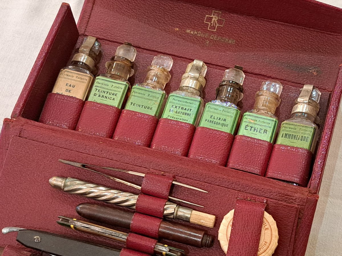 Pharmacie de voyage Trousse de secours portative. Vers 1930-photo-3