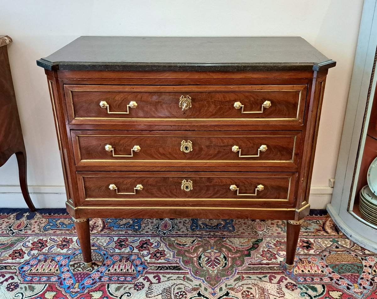 Petite Commode en acajou de style Louis XVI
