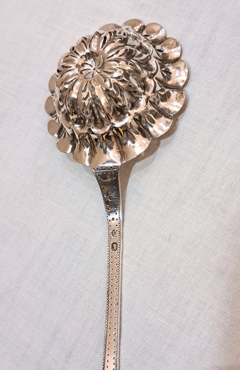 Cuillère à saupoudrer saupoudreuse en argent massif poinçon Vieillard-photo-3