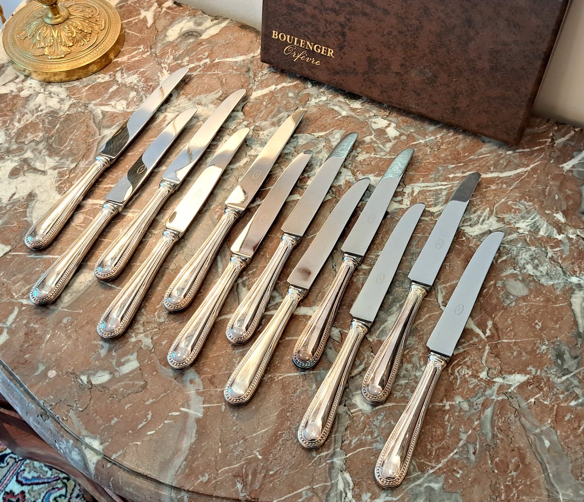 Série de 12 couteaux de table en métal argenté modèle perles Boulenger-photo-1