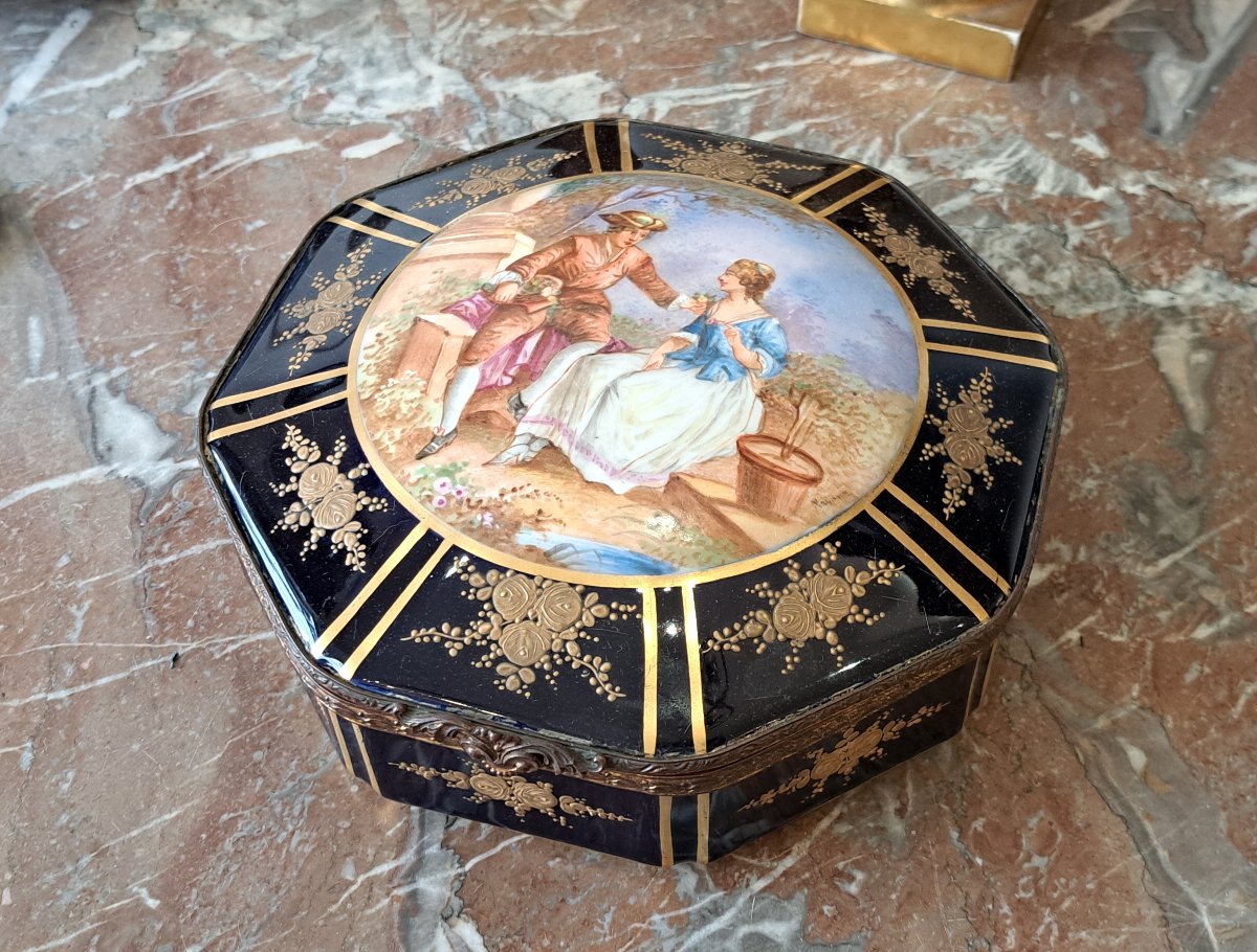 Bonbonnière Porcelain Box In The Sèvres Style-photo-2