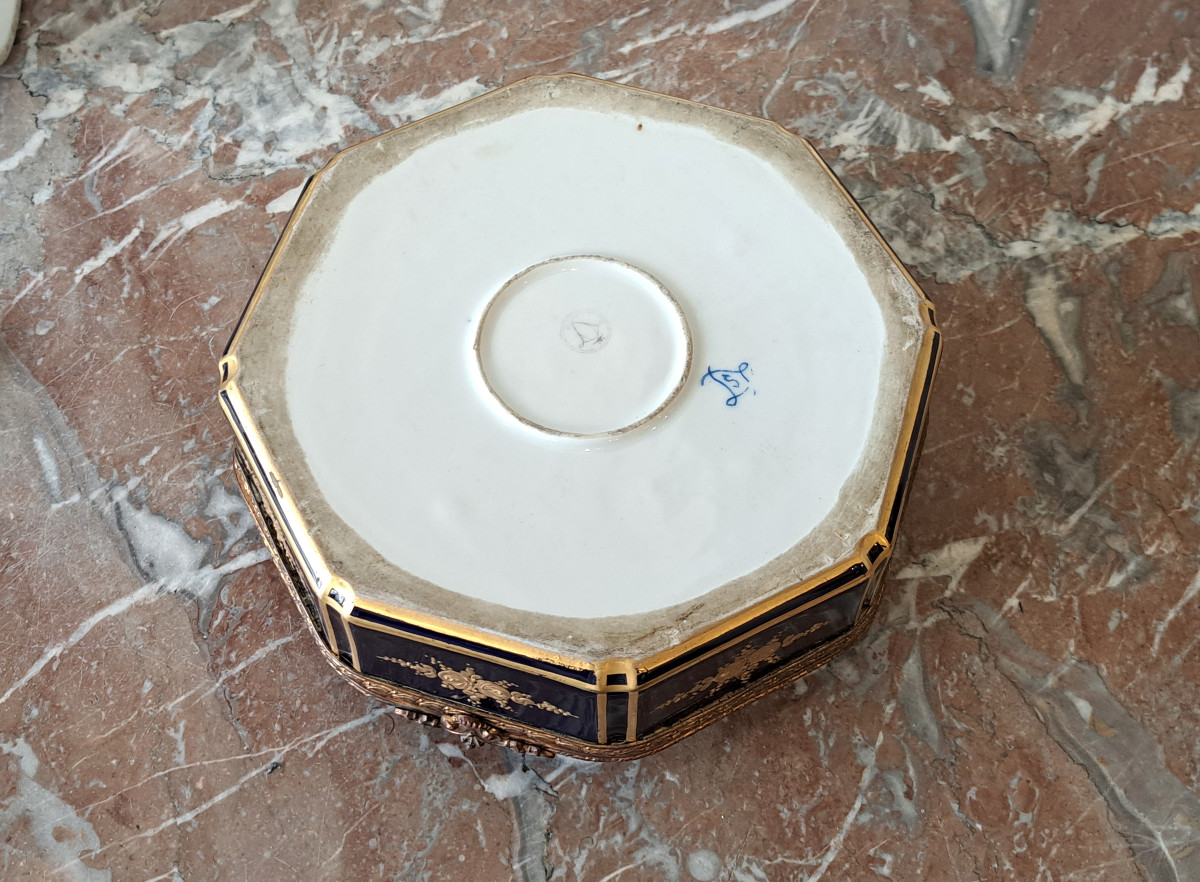 Bonbonnière Porcelain Box In The Sèvres Style-photo-1
