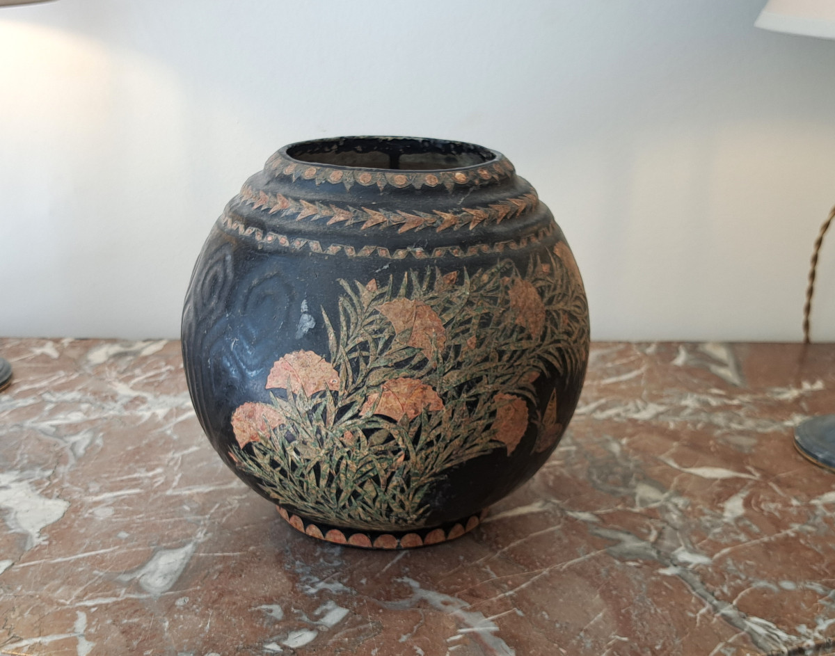 Cache-pot boule en fonte Art déco