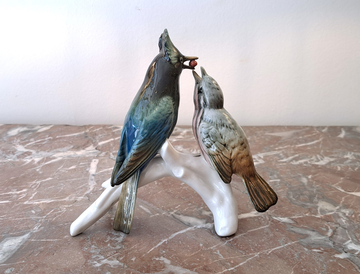 Oiseau et son petit en porcelaine allemande Karl Ens