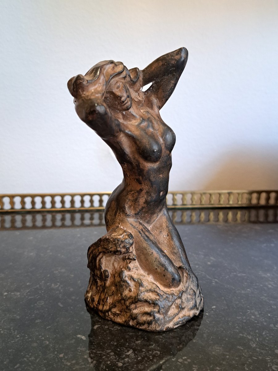 Femme nue en bronze d'après la Toilette de Vénus d'Auguste Rodin