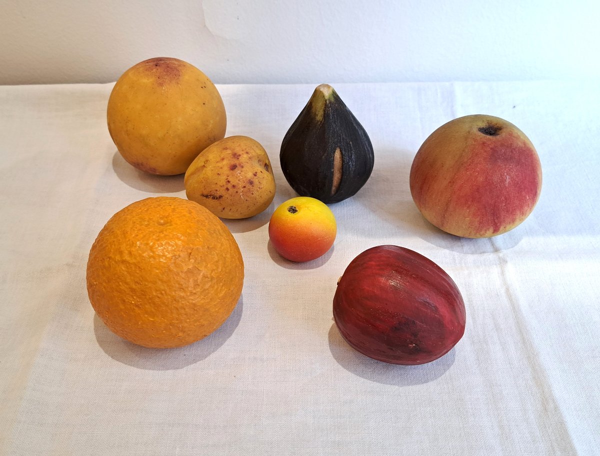Série de 7 fruits en marbre peint
