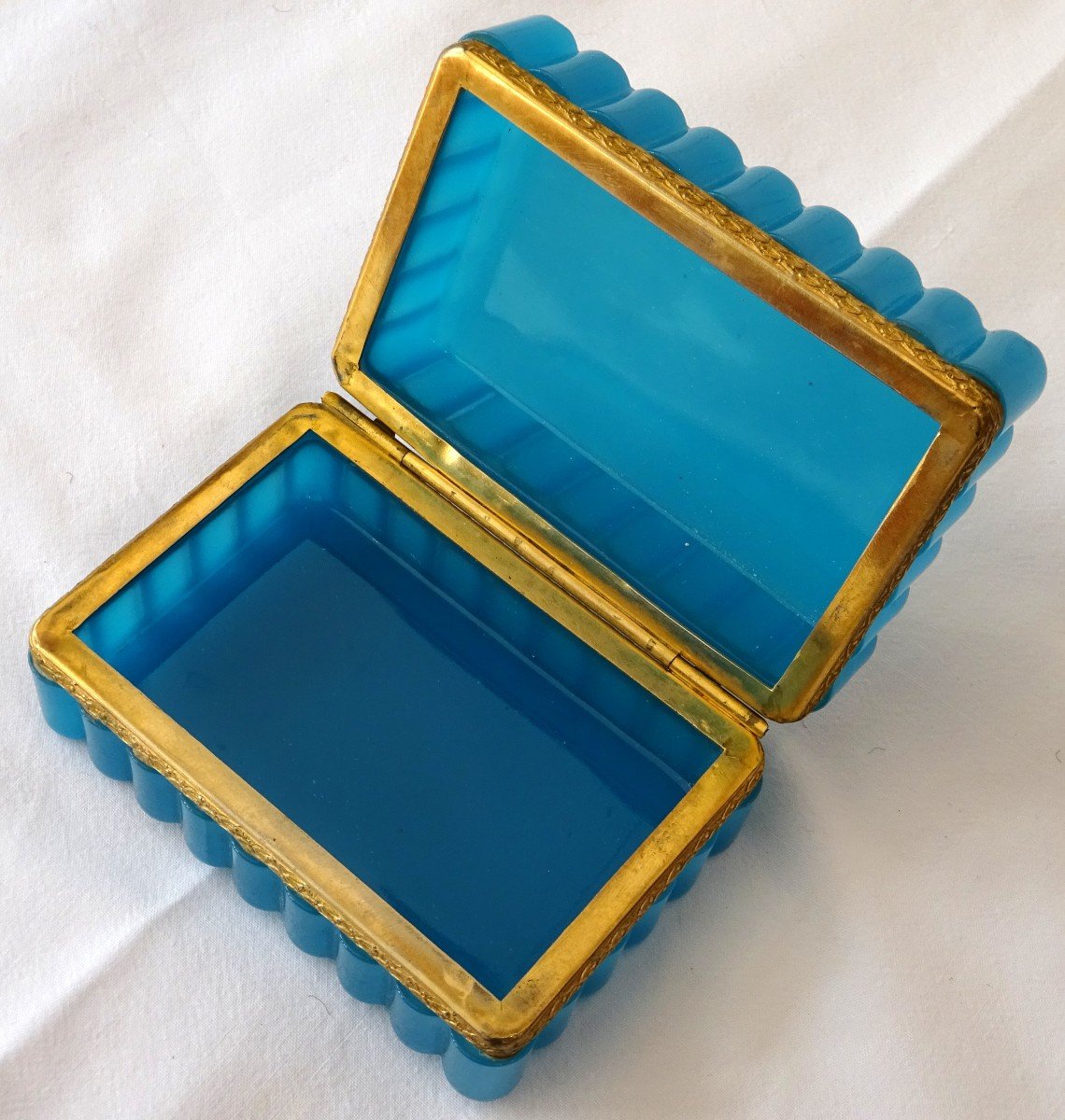 19th Century Gilt-metal Mounted Blue Opaline Jewelry Box -photo-2