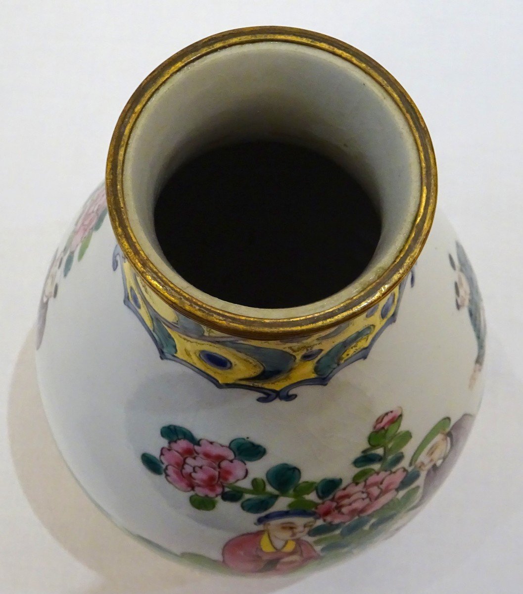 19th Century Japanese Porcelain Vase-photo-3