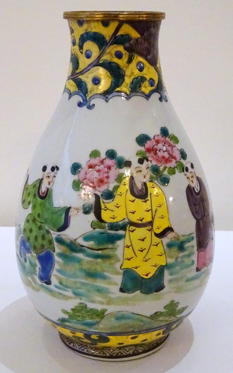 Vase En Porcelaine Du Japon XIXème