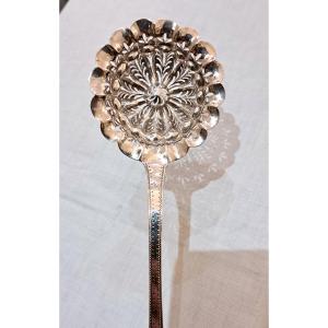 Cuillère à saupoudrer saupoudreuse en argent massif poinçon Vieillard