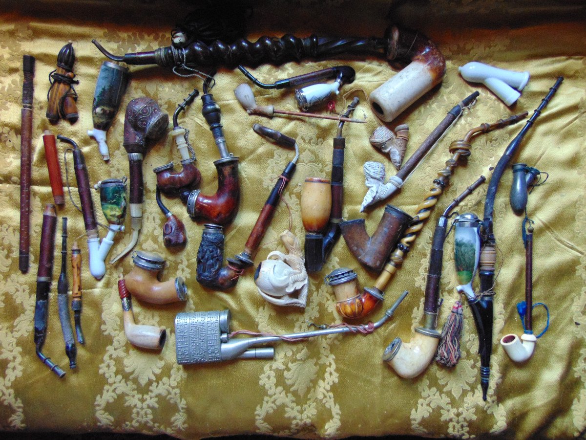 Lot Of About Twenty Various Old Pipes