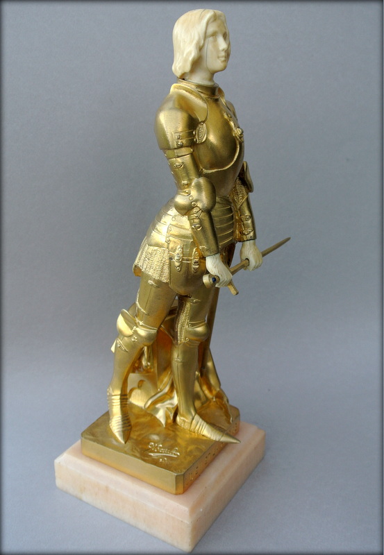 Statue représentant Jeanne d'Arc-photo-2