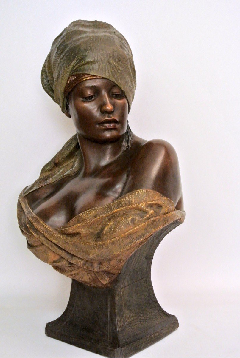 Orientalist Bust Signed Lévêque, Goldscheider Manufacture