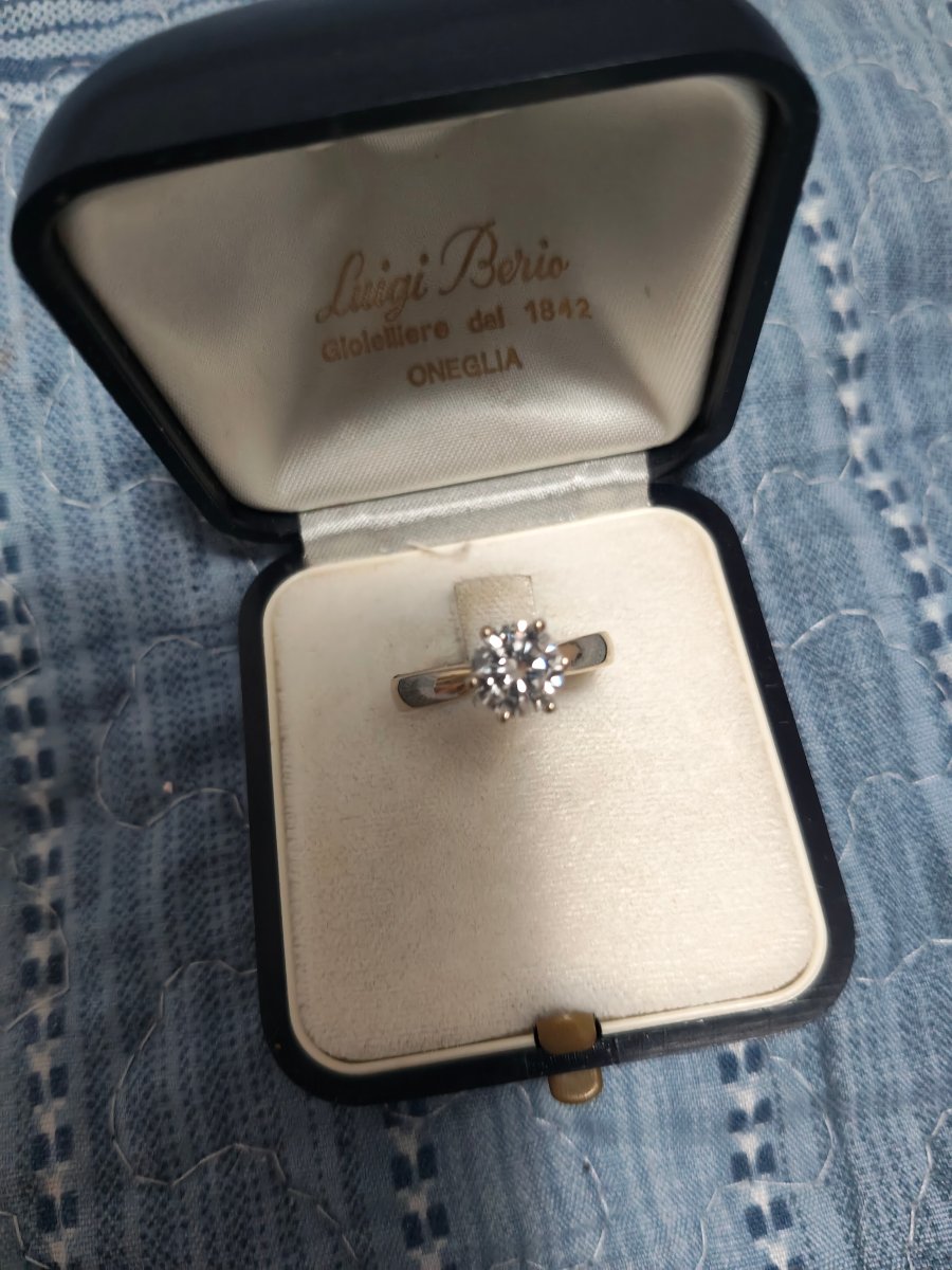 1-carat White Gold Diamond Ring-photo-3