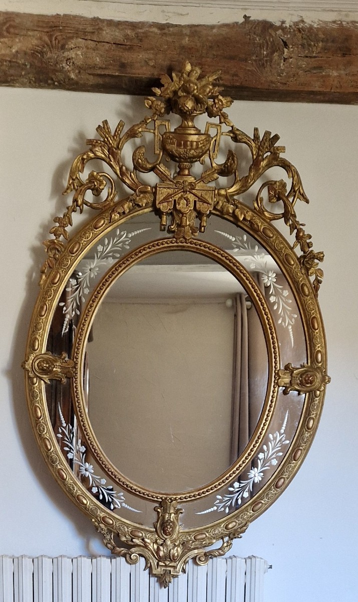 Medallion Mirror - In The Venetian Style - 19th Century