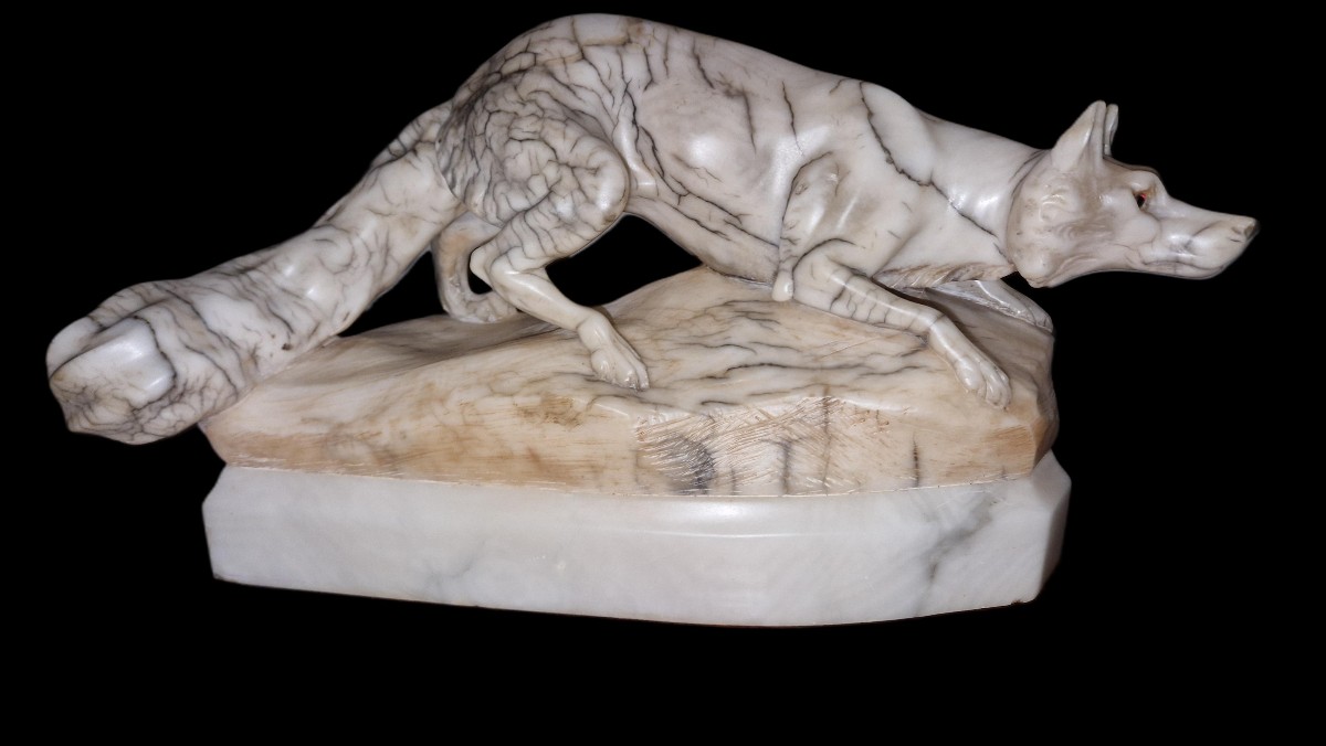 Sculpture En Marbre - Loup à L'Affût