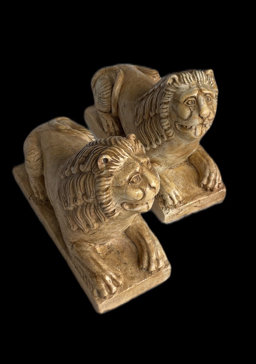 Pair Of Marble Lions, Venice. -photo-2