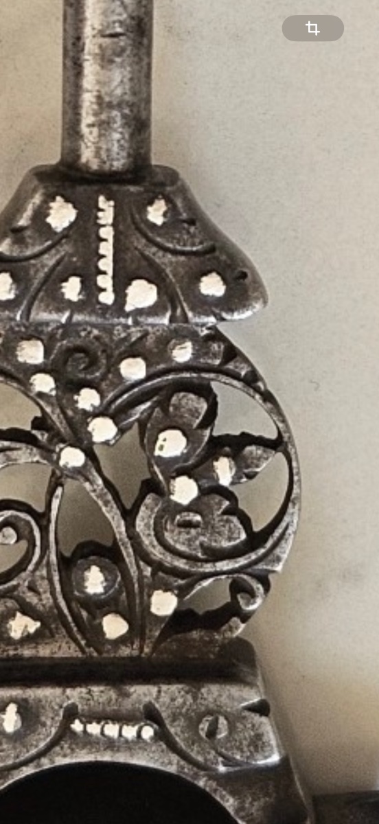 Sceau, Poudrier Et Clé à Secret En Fer Forgé Parsemé De Pointes D’argent Au Blason Du Pélican-photo-4