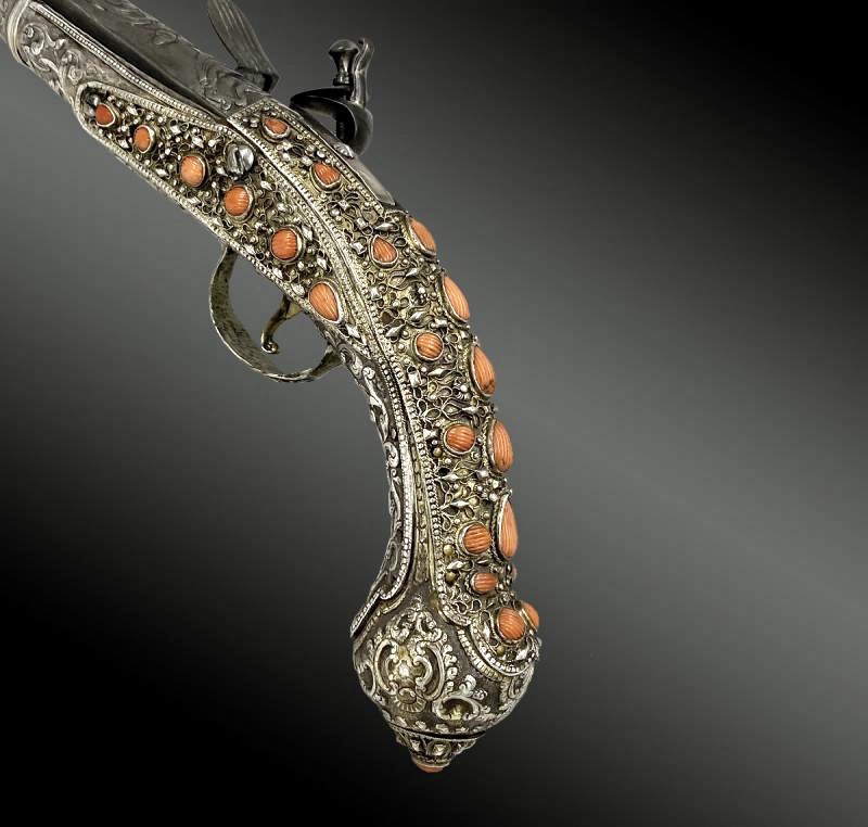 Pistolet à L’oriental Par Fatou A Paris-photo-3