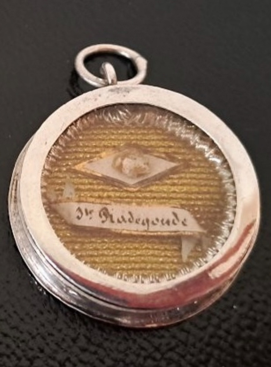 Medallion With A Bone Fragment Of Saint Radegonde-photo-2