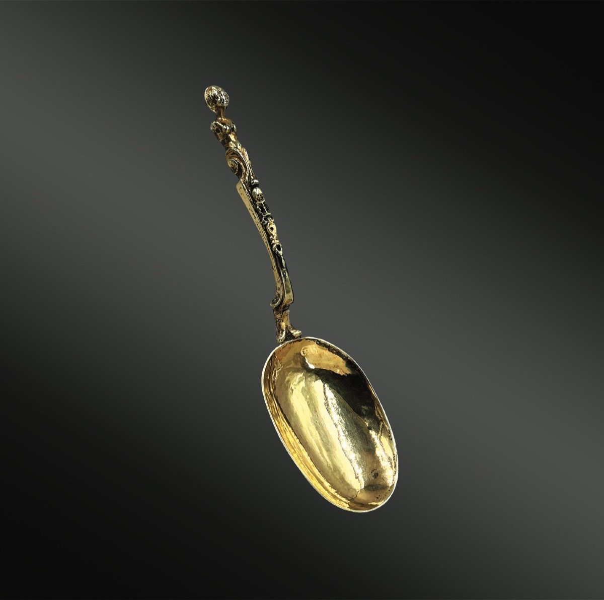 CUILLÈRE en vermeil à décor de buste de femme, France, XVIIème siècle