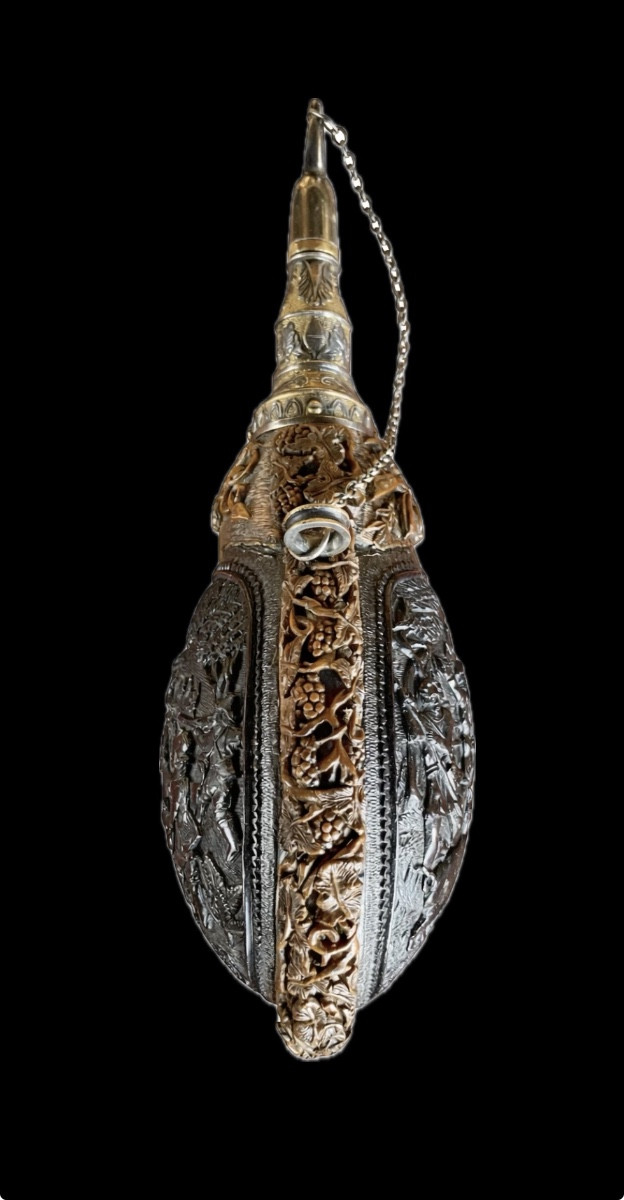 Large Hunting Powder Flask With Medieval And Mythological Iconography-photo-3